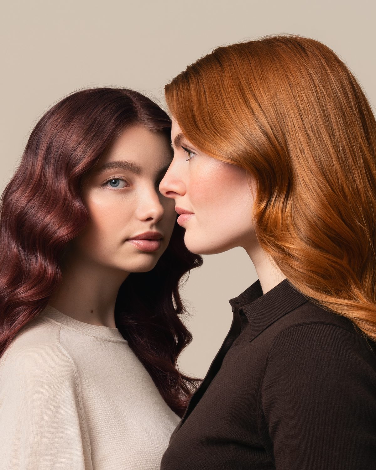 Two models showing contrasting NATULIQUE Liquid Colours results, deep auburn and bright copper